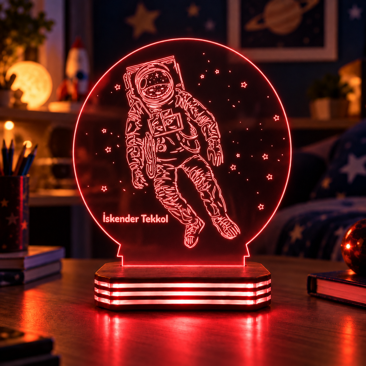 İsme Özel Astronot Tasarımlı Gece Lambası — kirmizi