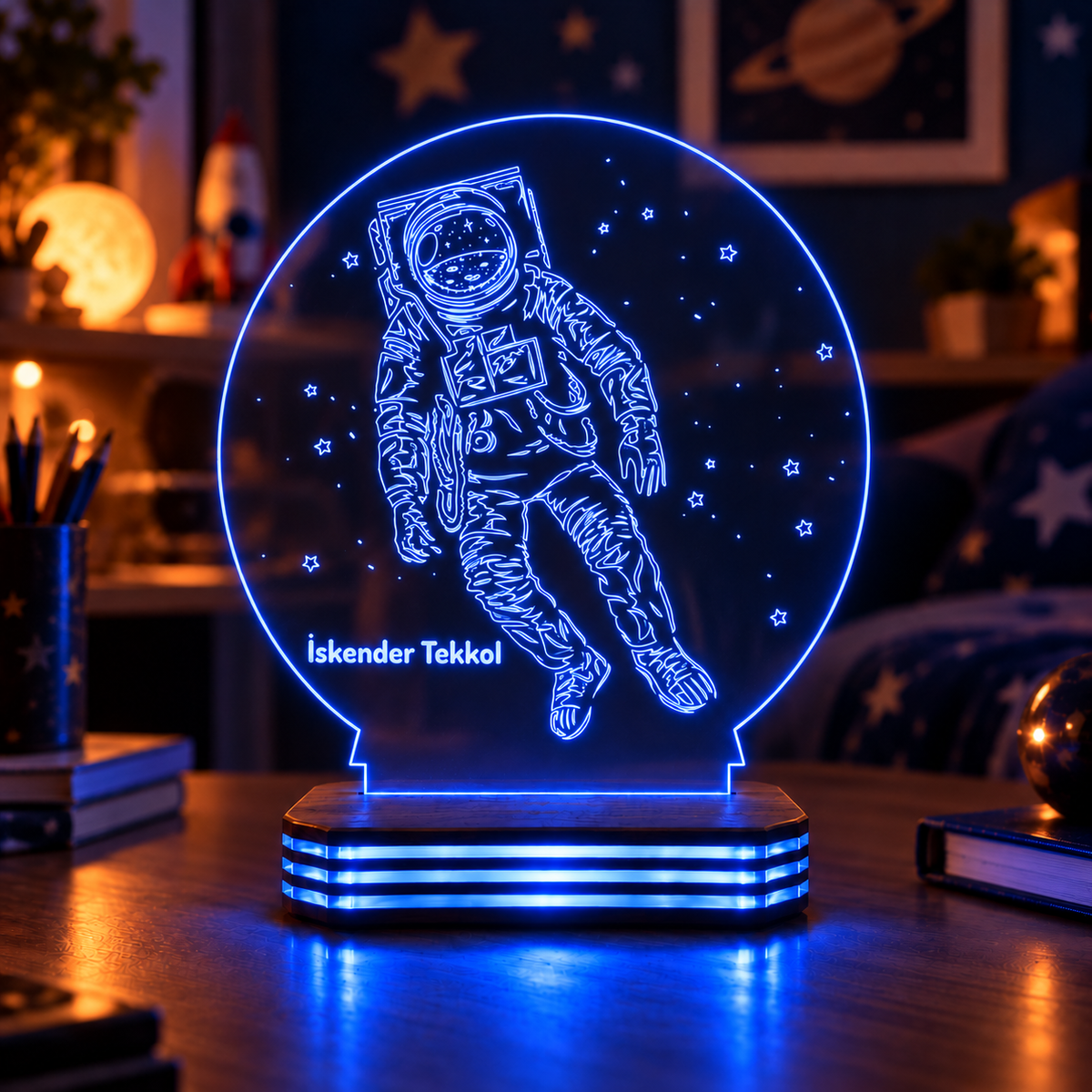 İsme Özel Astronot Tasarımlı Gece Lambası — mavi