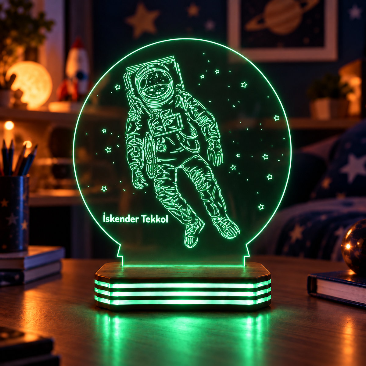 İsme Özel Astronot Tasarımlı Gece Lambası — yesil