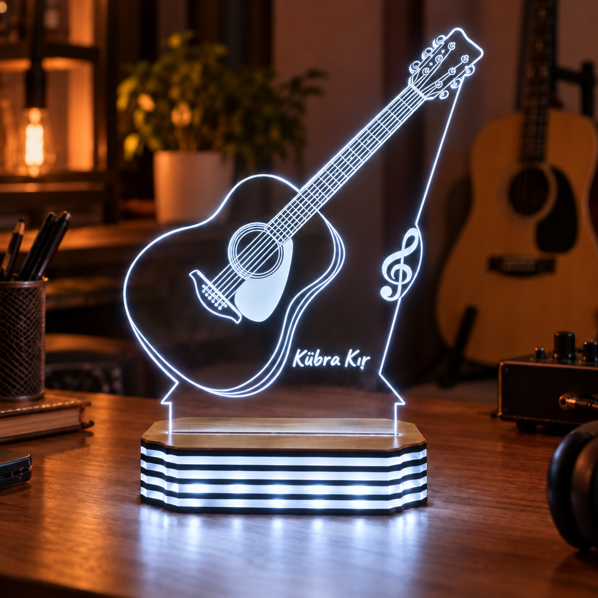 İsme Özel Gitar Tasarımlı LED Gece Lambası — Soğuk Beyaz