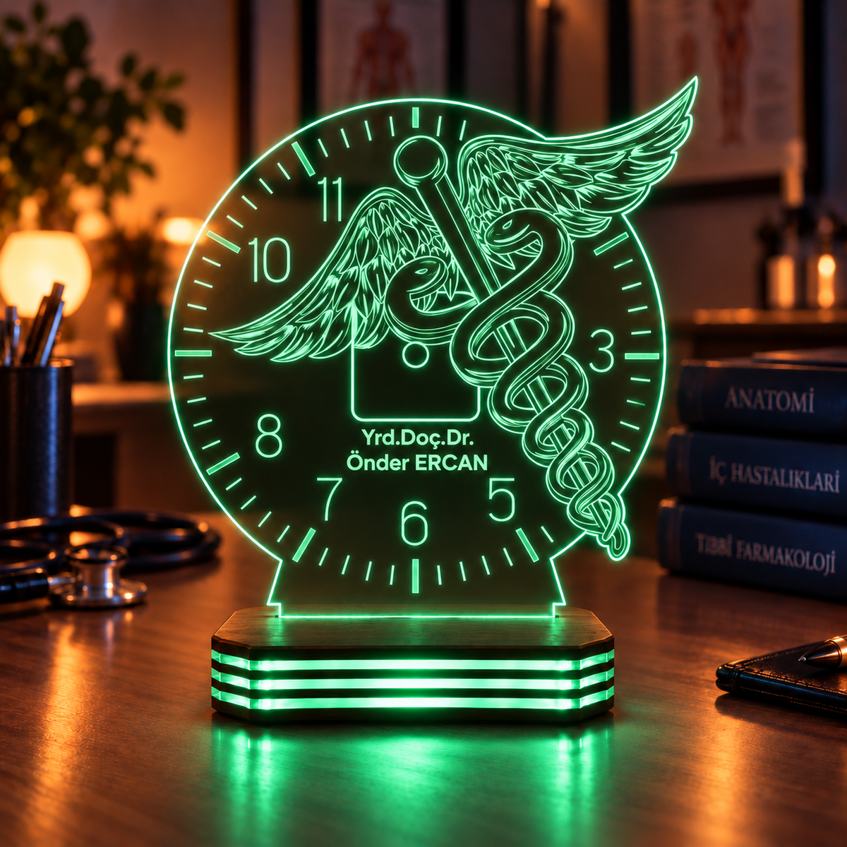 Doktora Özel Kanatlı Asa İsimli Gece Lambası — yesil