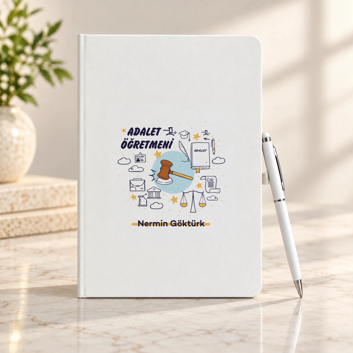 Adalet öğretmenine isme özel defter ve kalem seti dik görünüm