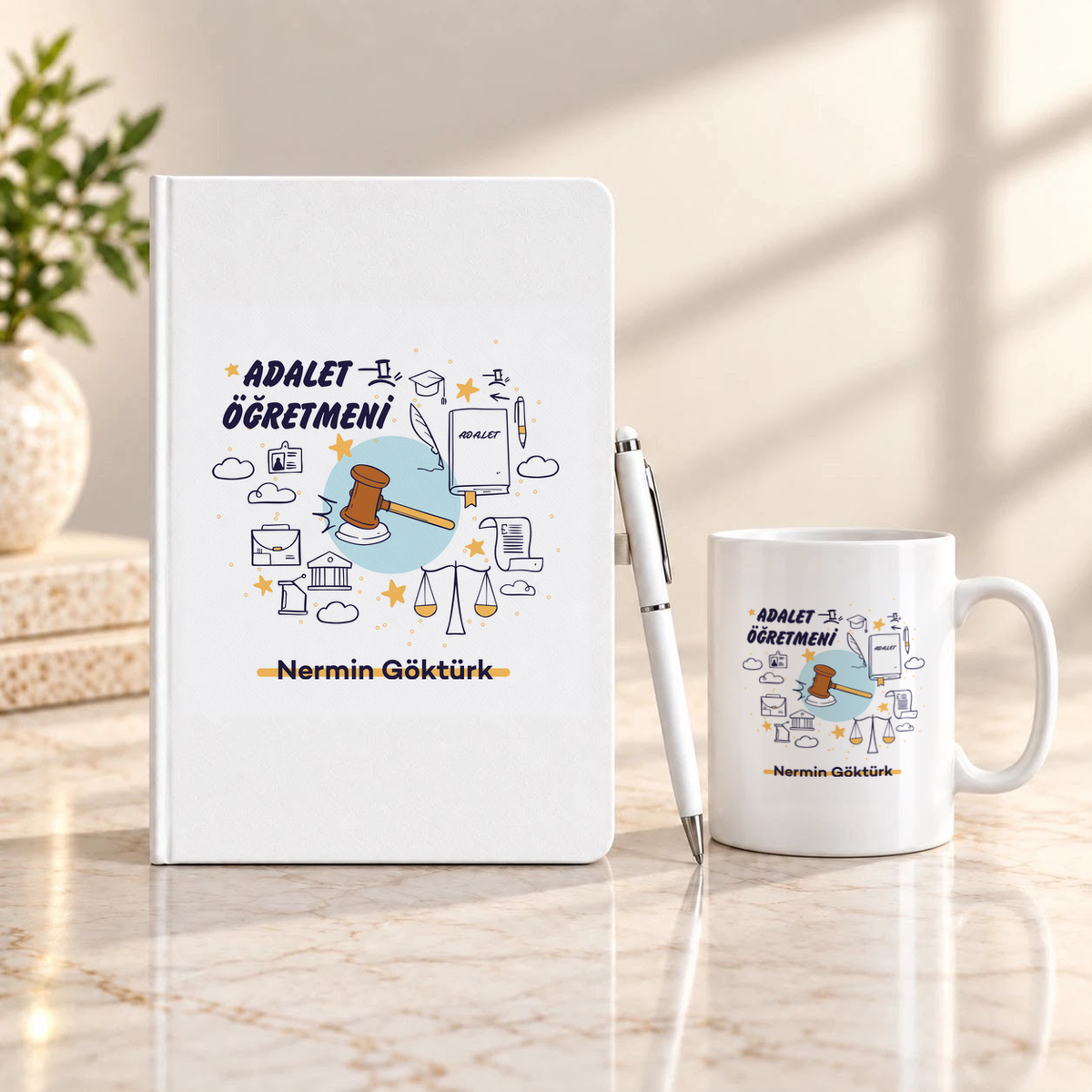 Adalet öğretmenine isme özel defter kalem ve kupa hediye seti dik görünüm