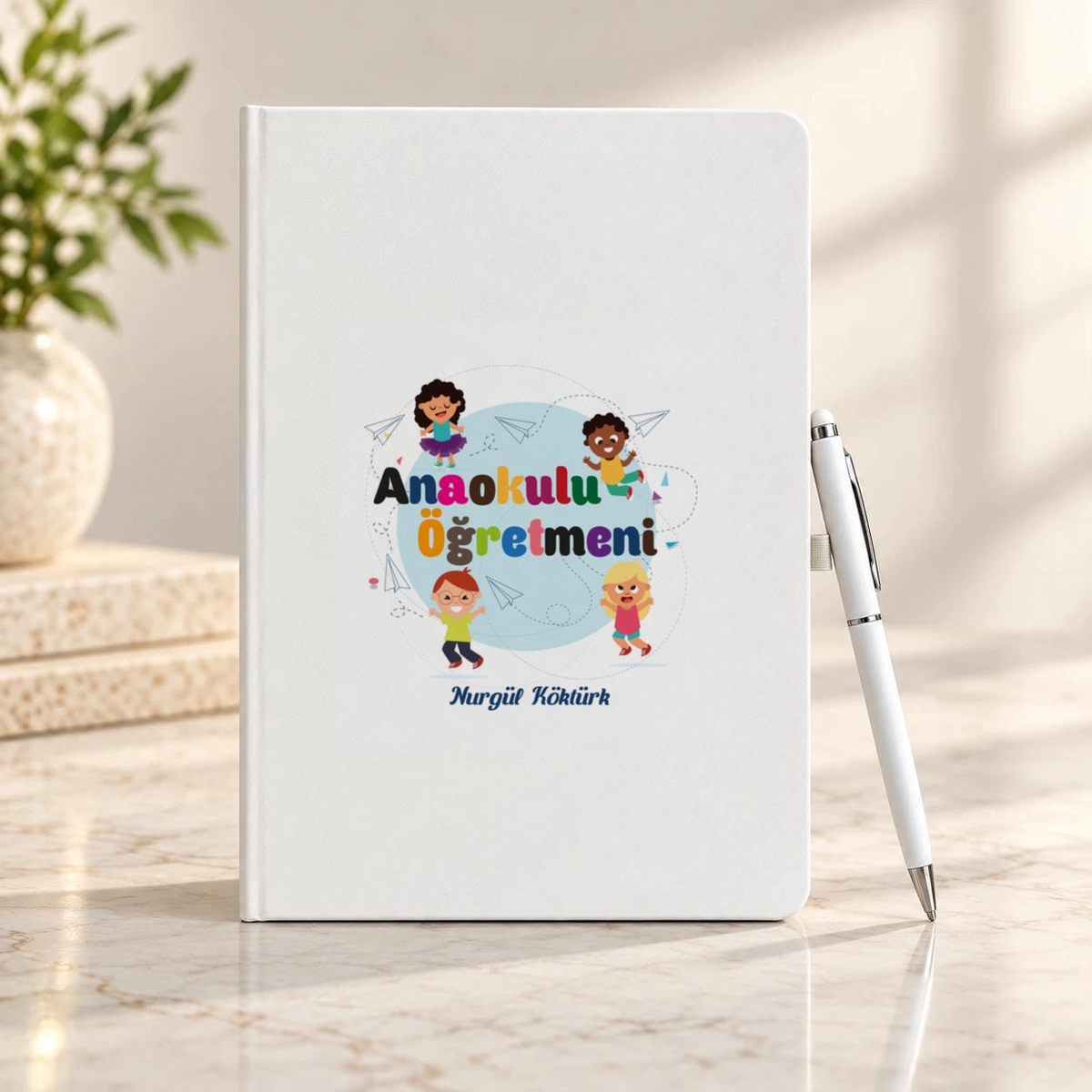 Anaokulu Öğretmeni isme özel Defter Kalem Seti birinci görünüm
