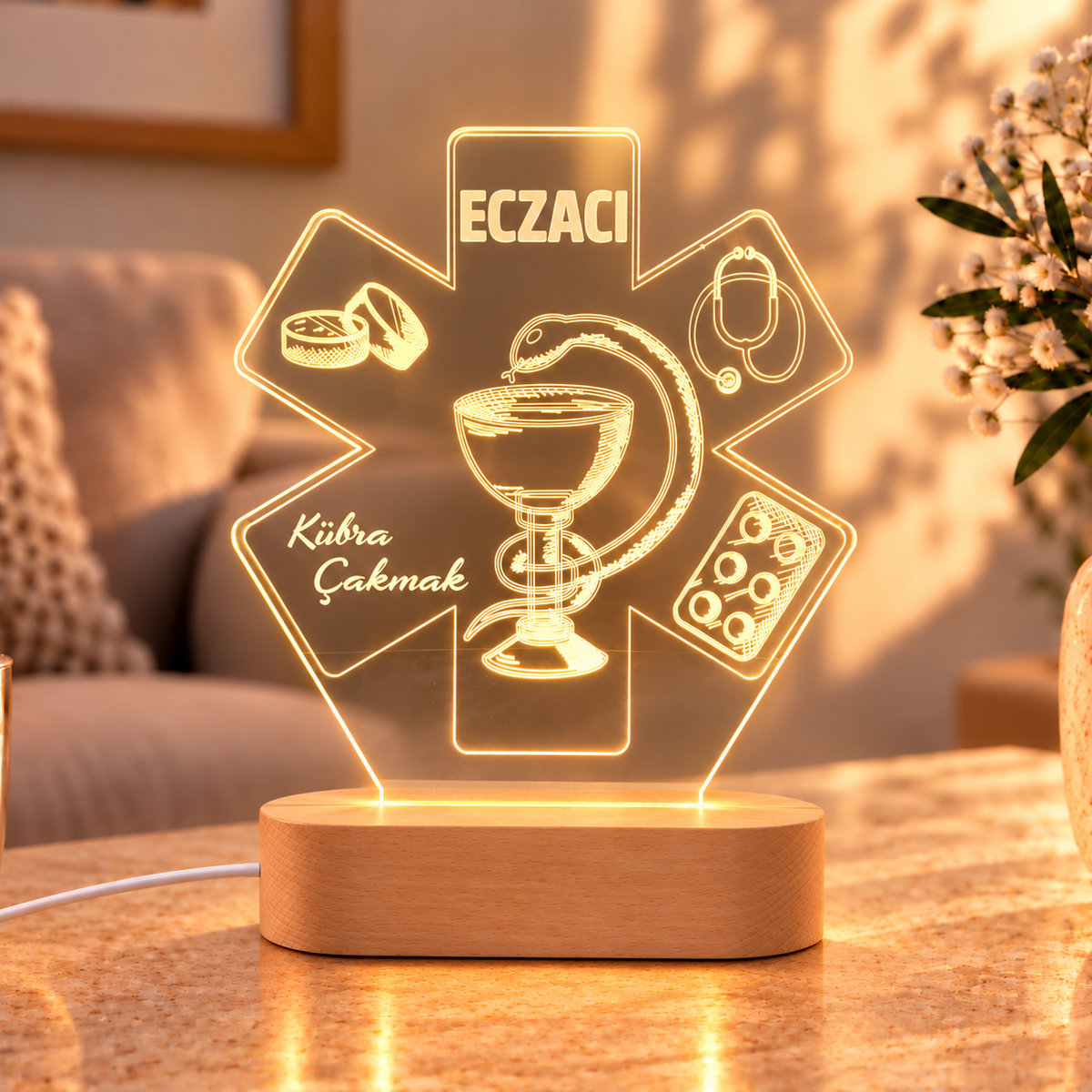 İsme Özel Eczacı LED Gece Lambası - açık renk ahşap kaide, beyaz kablo ve sıcak ortam