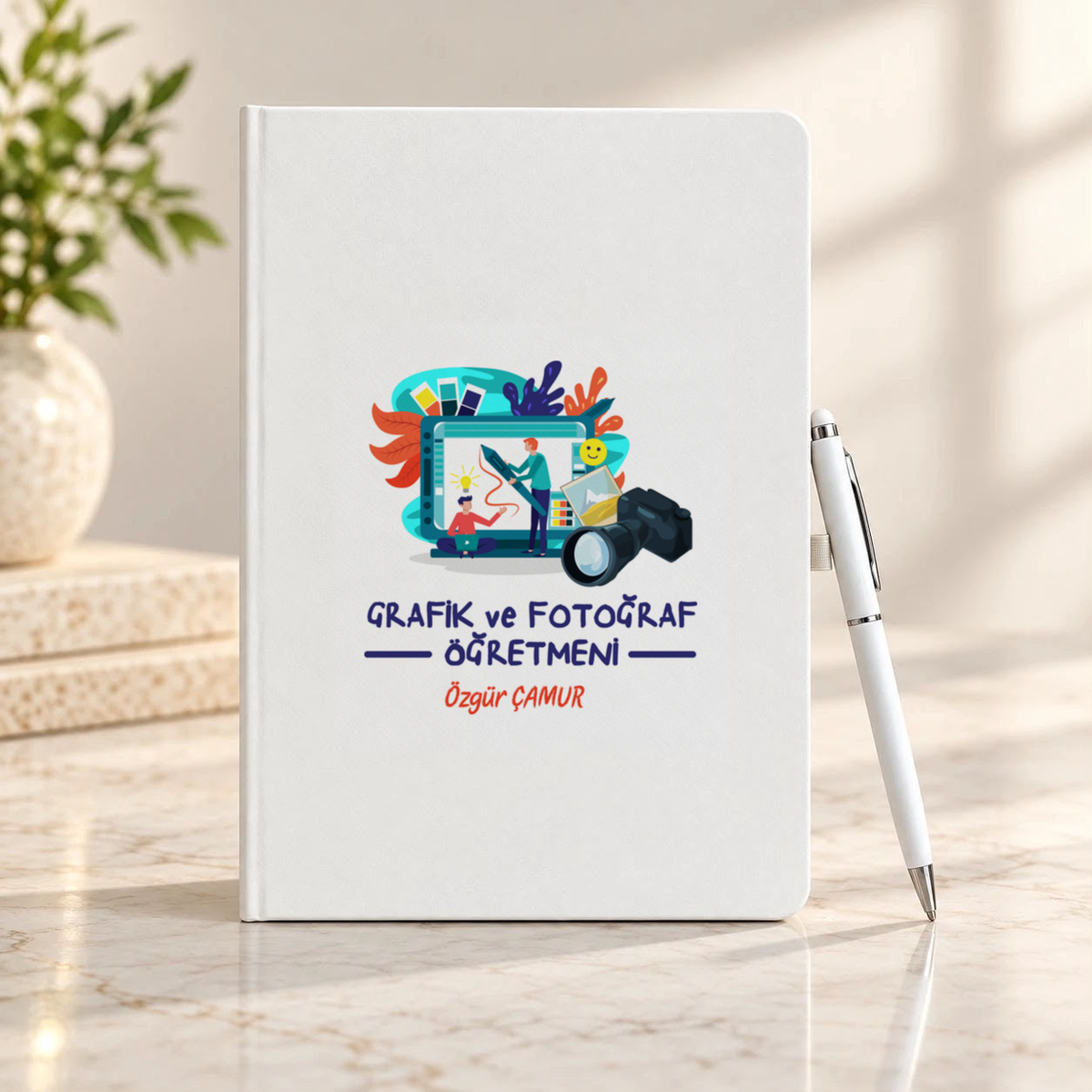 Grafik ve Fotoğraf Öğretmeni isme özel Defter Kalem Seti birinci görünüm