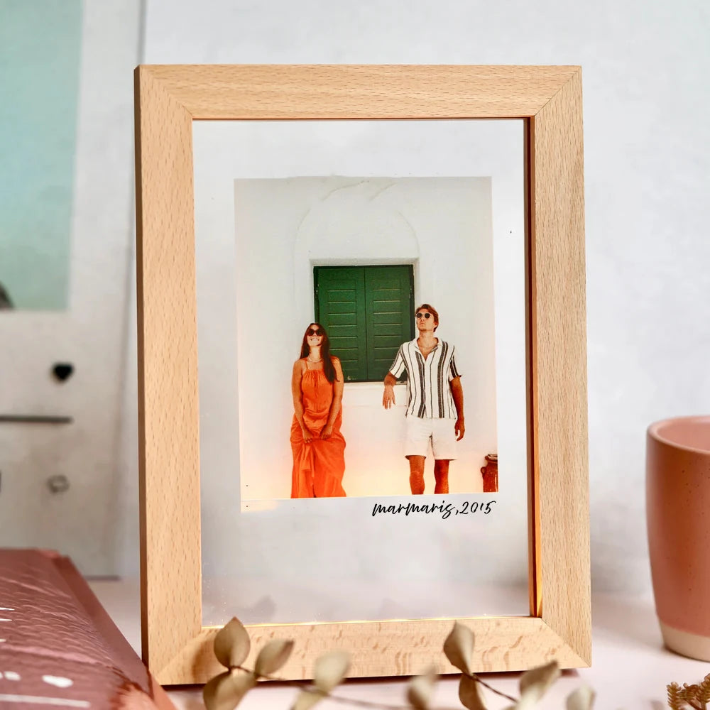 Kişiye Özel Ahşap Işıklı Fotoğraf Çerçevesi