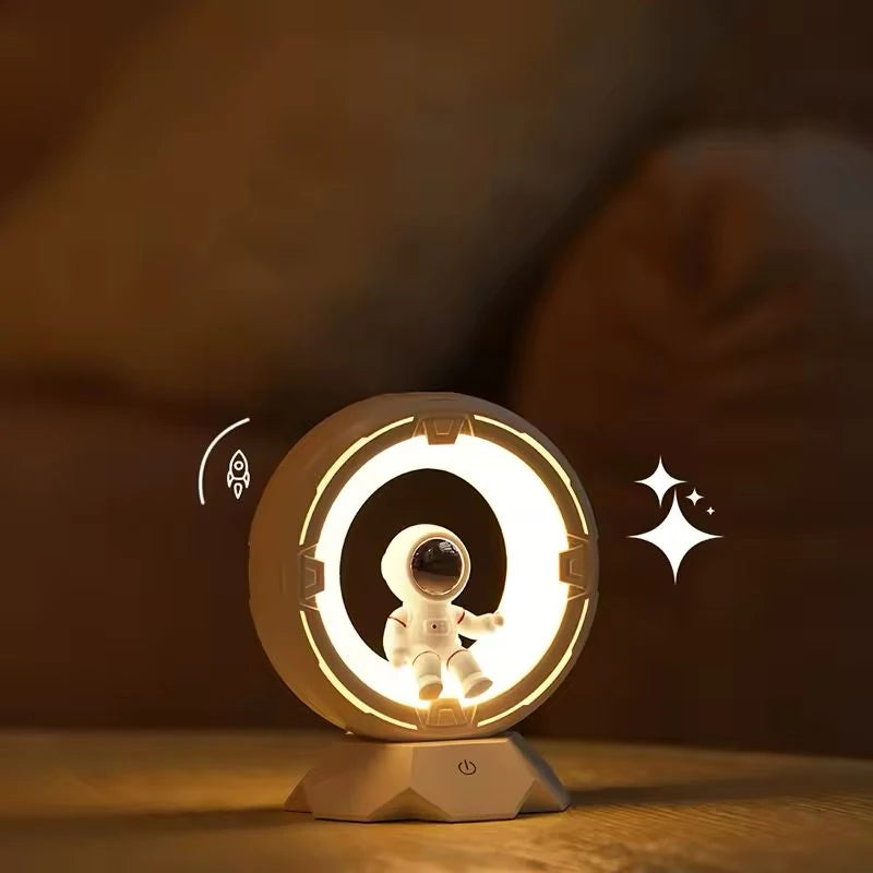 Astranot Tasarımlı Masa Lambası, Yatak Odası İçin Yaratıcı Çocuk Astronot LED Işık,