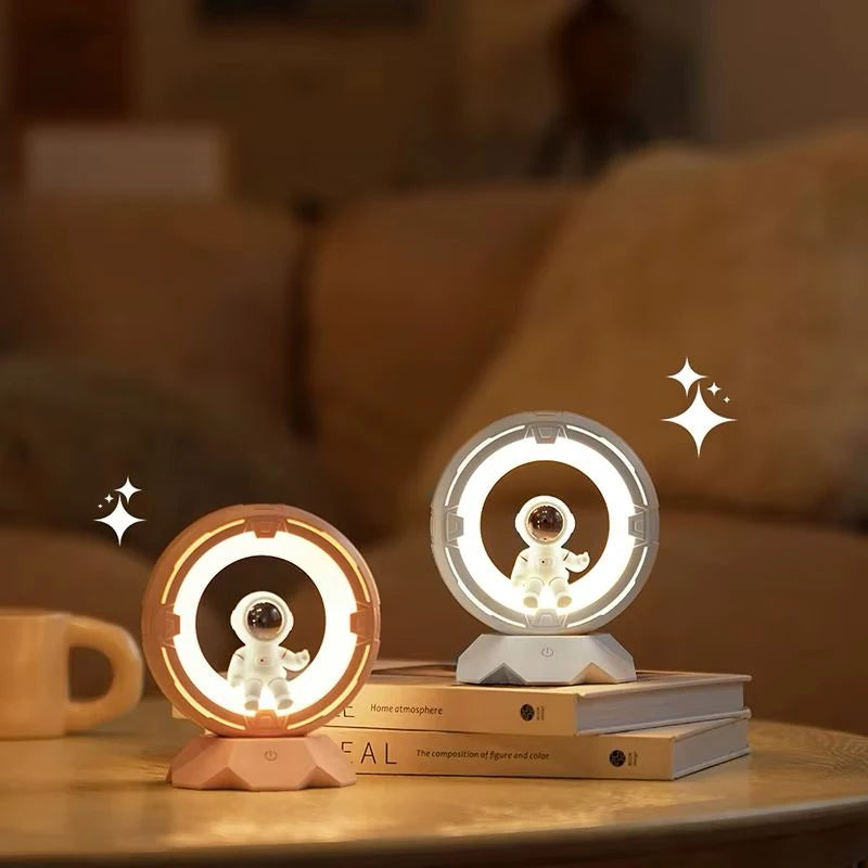 Astranot Tasarımlı Masa Lambası, Yatak Odası İçin Yaratıcı Çocuk Astronot LED Işık,