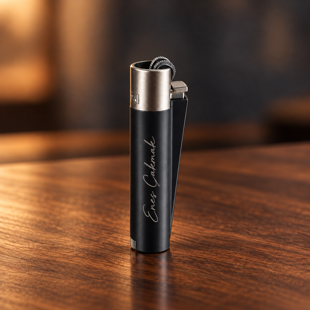 İsme özel siyah metal Clipper çakmak, Enes Çakmak lazer kazıma örneği